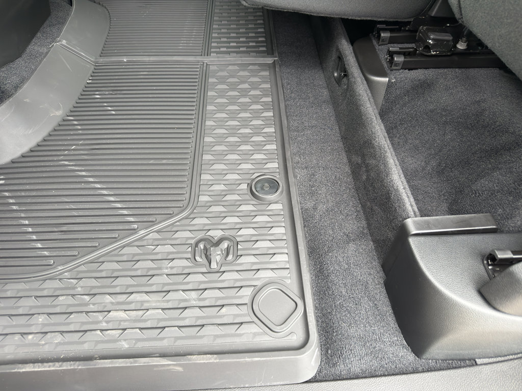 New 2026 RAM 1500 Laramie AWD/4WD image 36