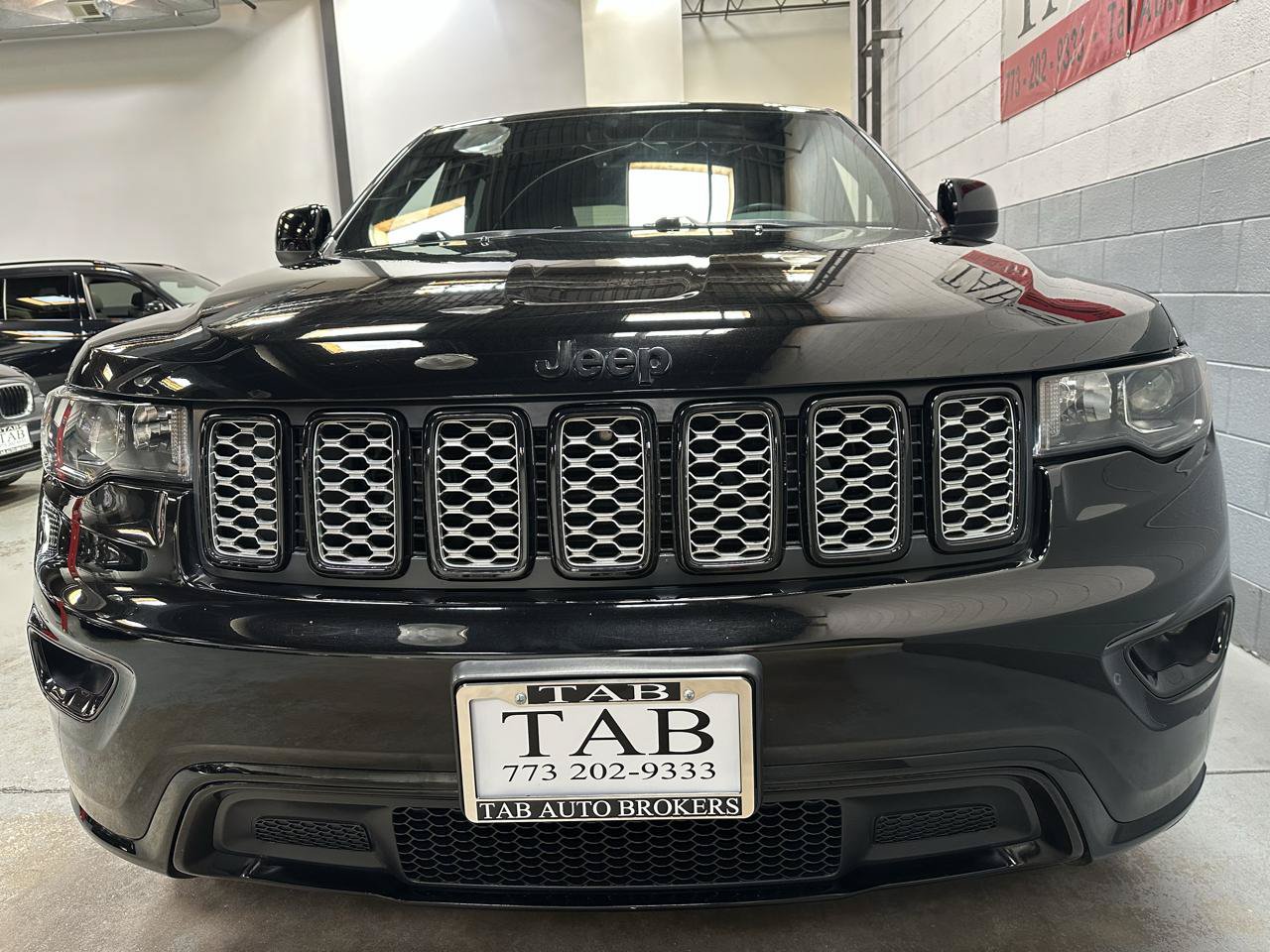 Used 2019 Jeep Grand Cherokee Altitude AWD/4WD image 7