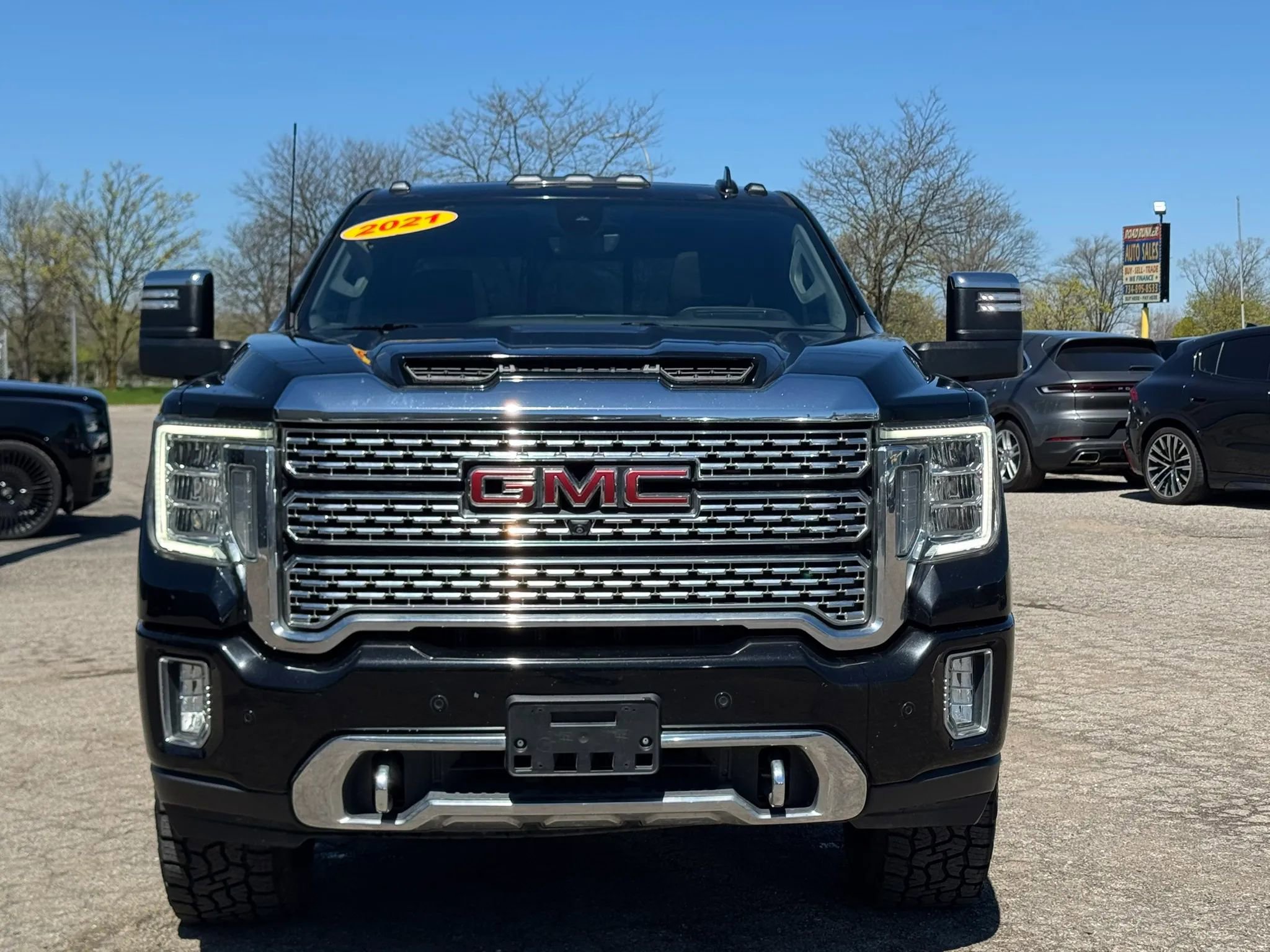 Used 2021 GMC Sierra 2500 Denali w/ Denali Black Diamond Edition AWD/4WD image 2