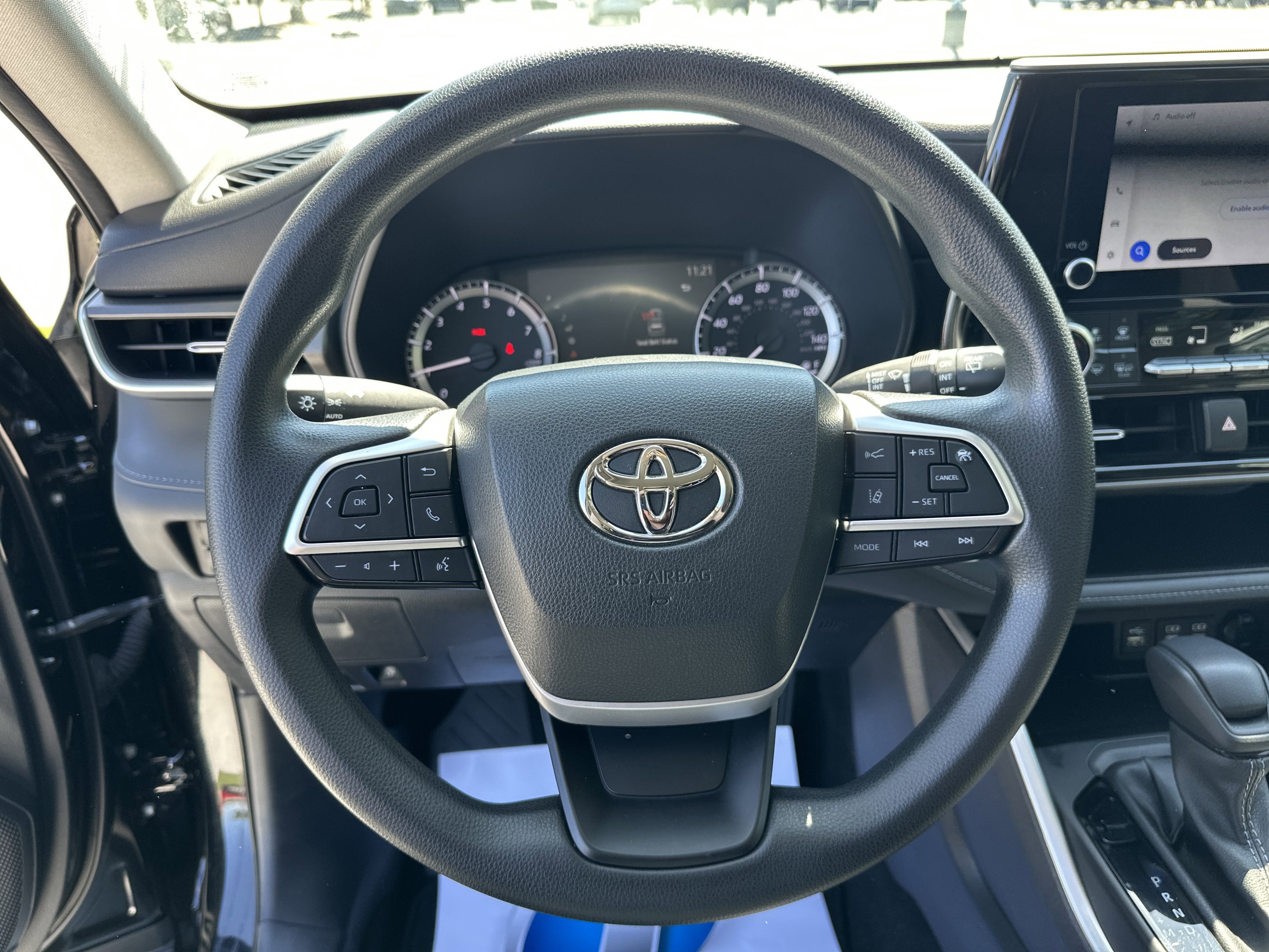Used 2023 Toyota Highlander L FWD image 18