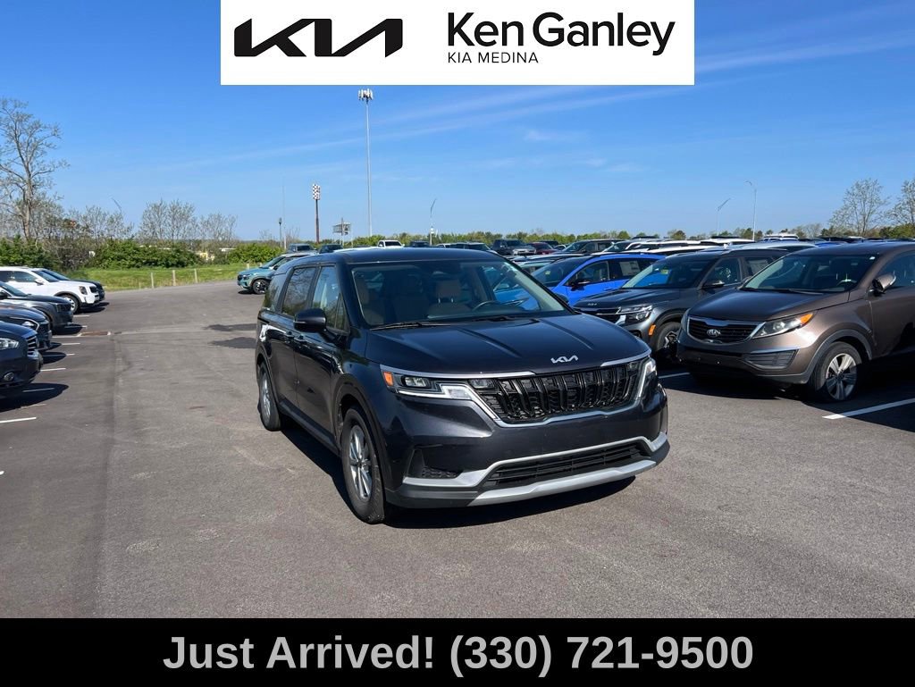 Used 2024 Kia Carnival LX FWD image 3