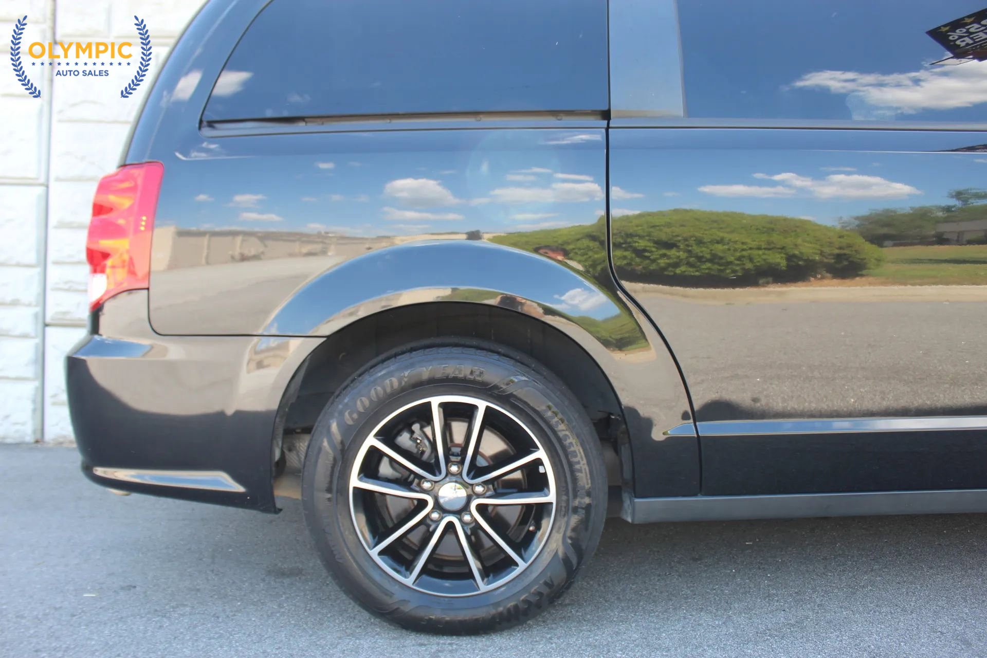 Used 2018 Dodge Grand Caravan GT FWD image 14