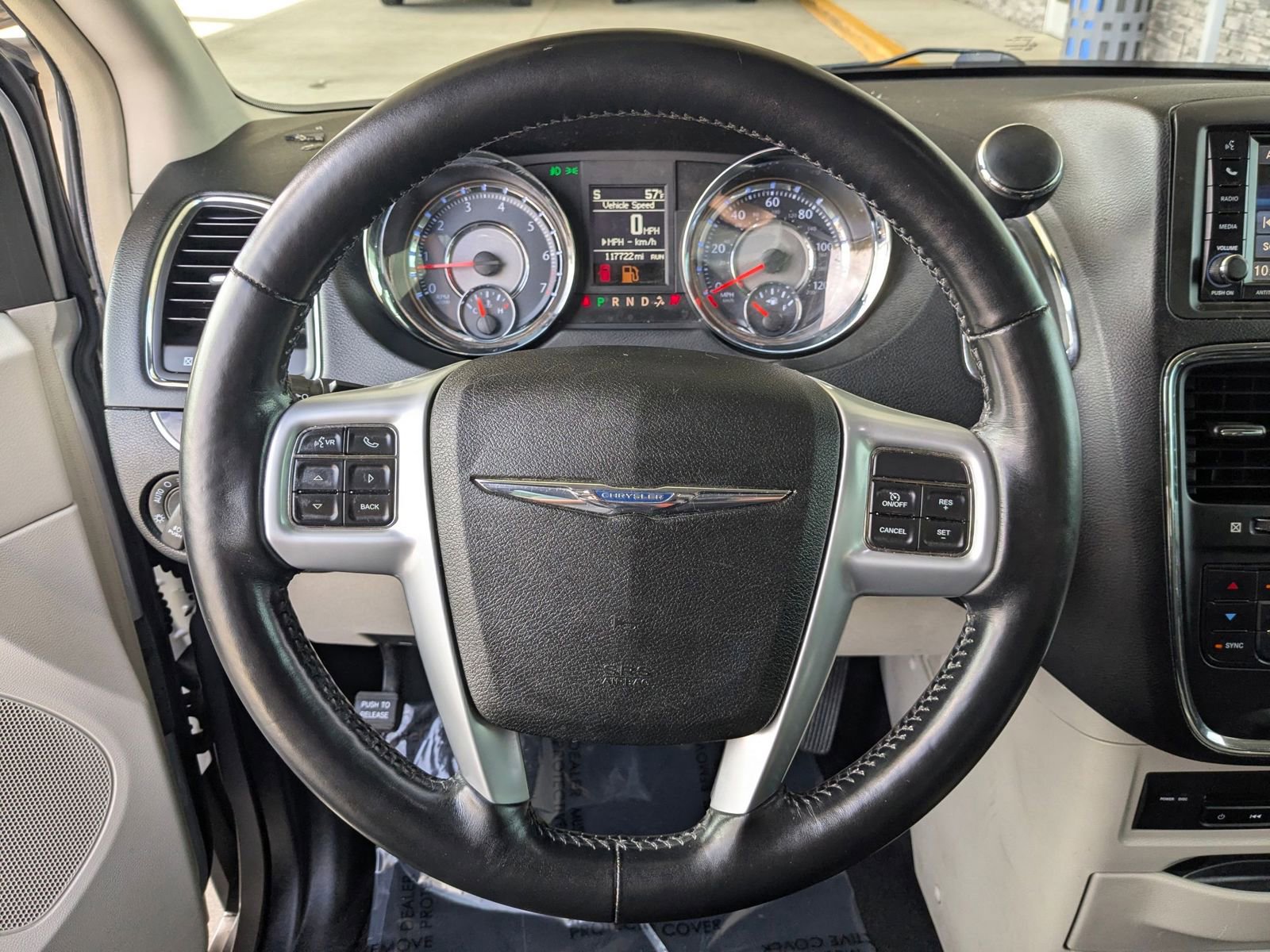 Used 2014 Chrysler Town & Country Touring-L w/ Driver Convenience Group FWD image 15