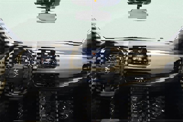 Used 2025 Nissan Rogue SV image 5