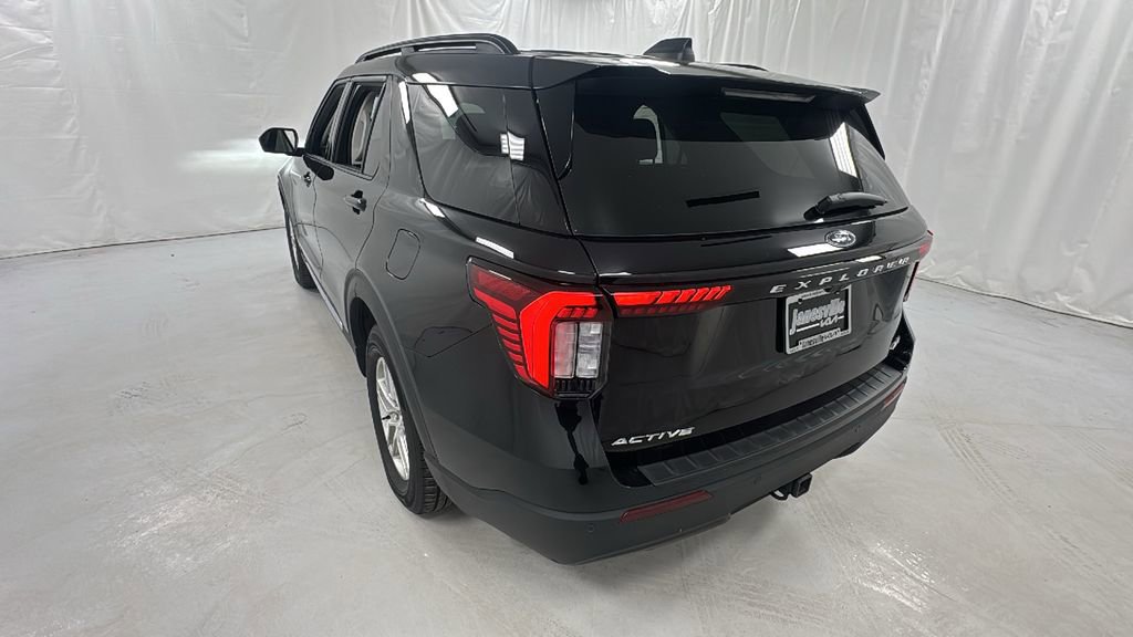 Used 2025 Ford Explorer Active image 5