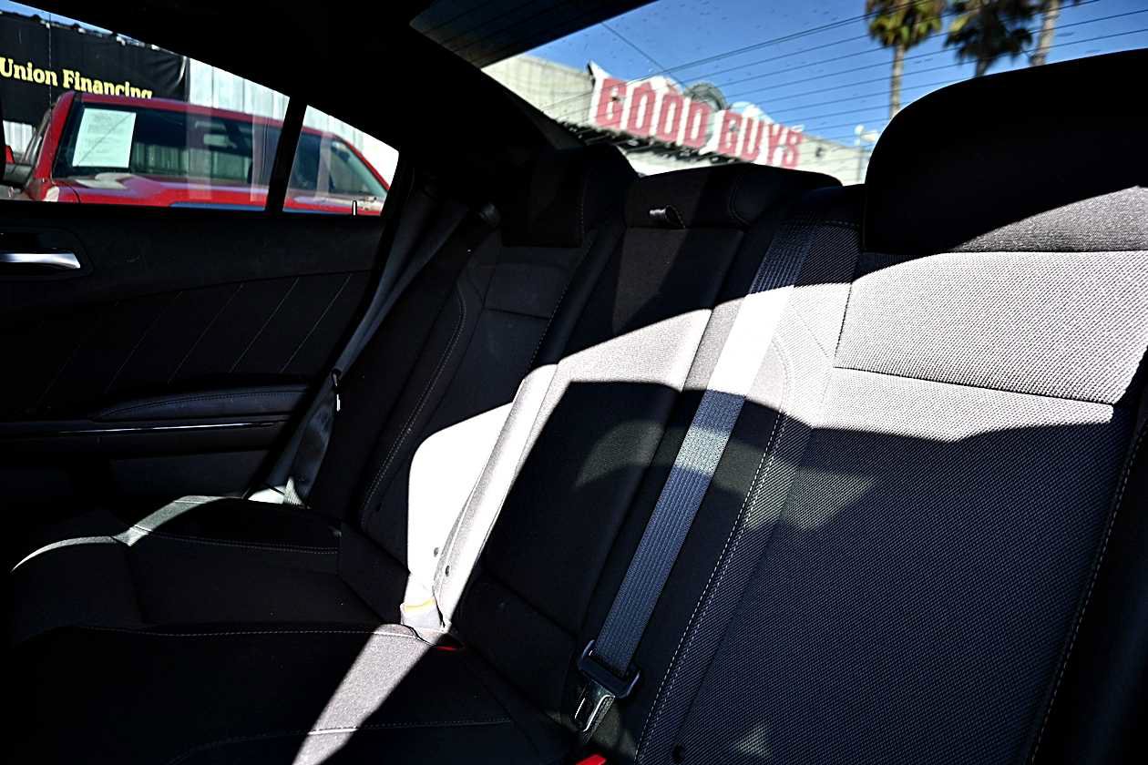 Used 2019 Dodge Charger SXT w/ Plus Group RWD image 10