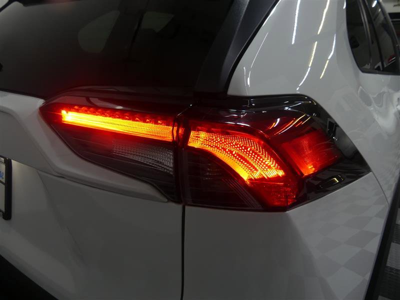 Used 2021 Toyota RAV4 LE image 15