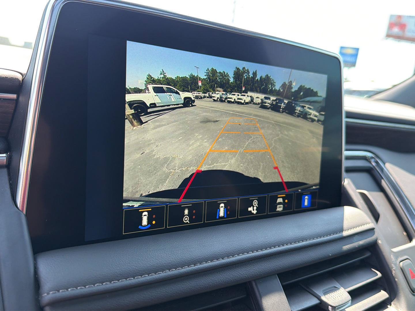 Used 2023 Chevrolet Tahoe Z71 w/ Luxury Package AWD/4WD image 27