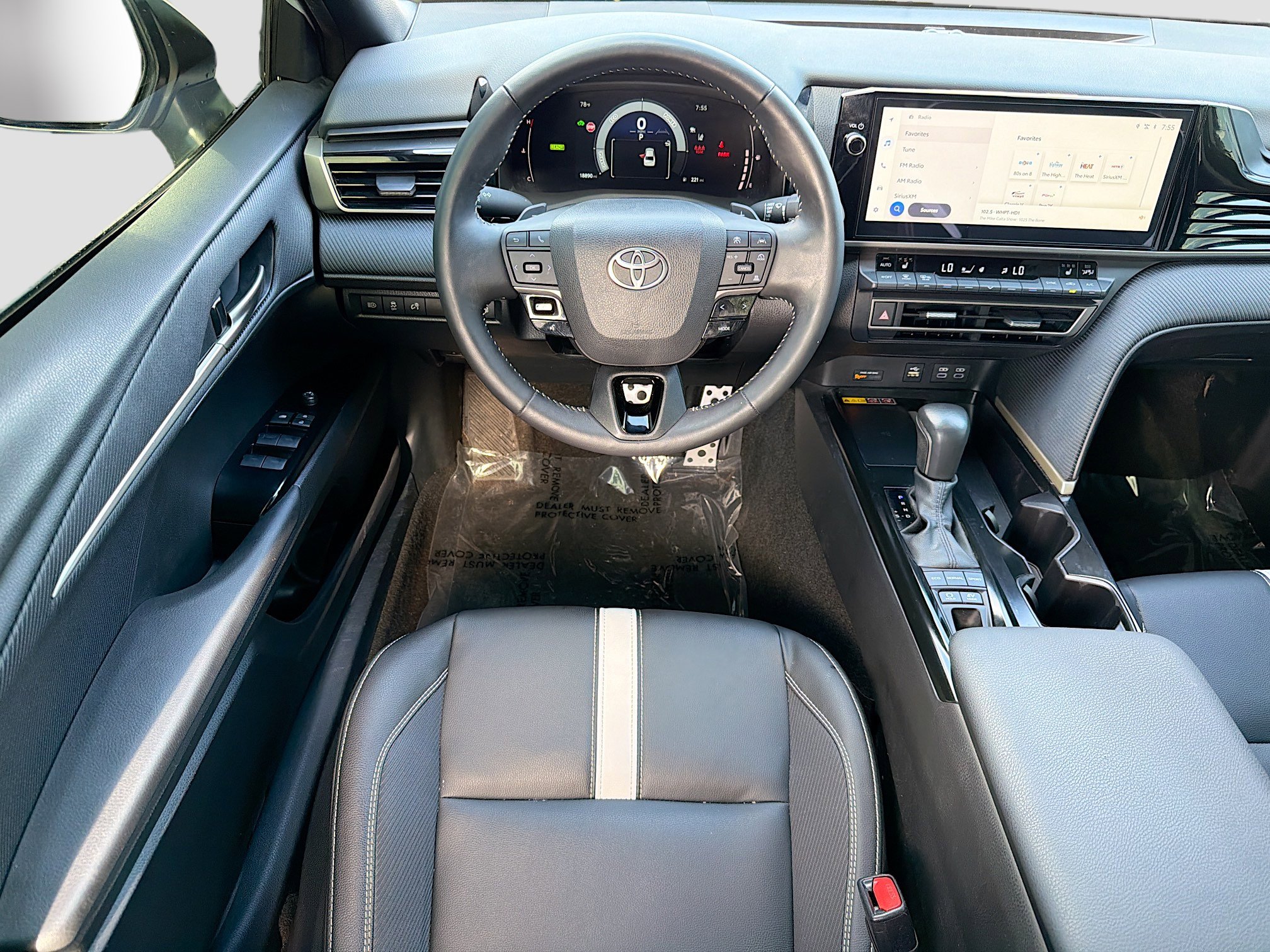 Used 2025 Toyota Camry SE w/ Multimedia Upgrade Package image 15