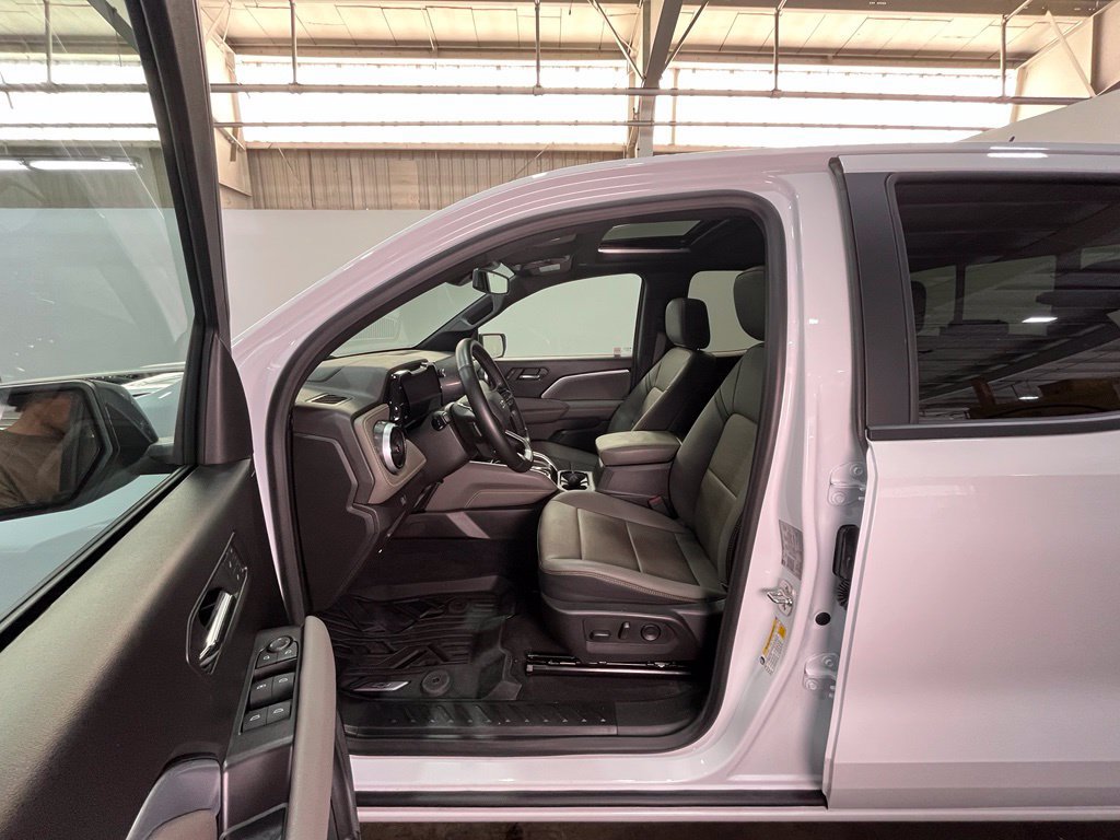 Used 2025 Chevrolet Colorado ZR2 w/ Technology Package AWD/4WD image 16