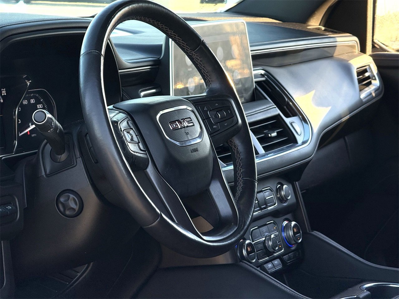 Used 2021 GMC Yukon AT4 w/ AT4 Premium Package image 9