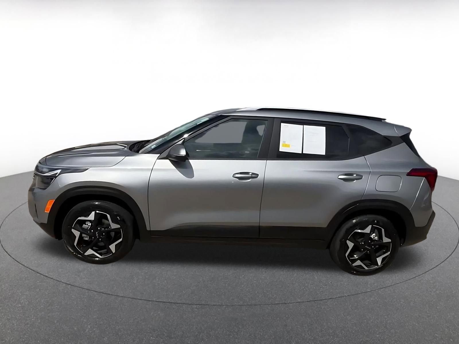 Used 2025 Kia Seltos S image 9