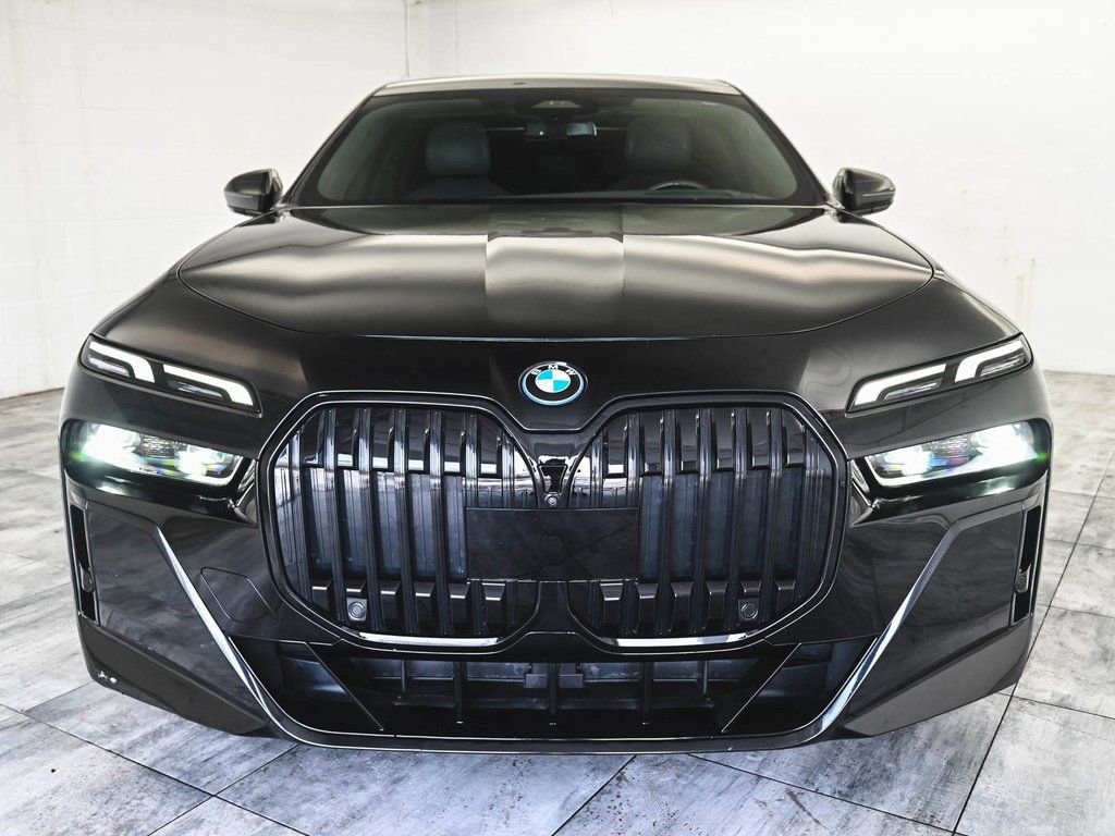 Used 2023 BMW i7 xDrive60 w/ Parking Assistance Package image 2