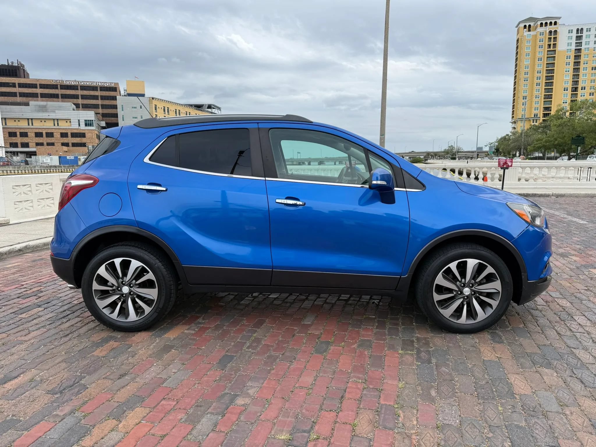 Used 2018 Buick Encore Essence AWD/4WD image 7