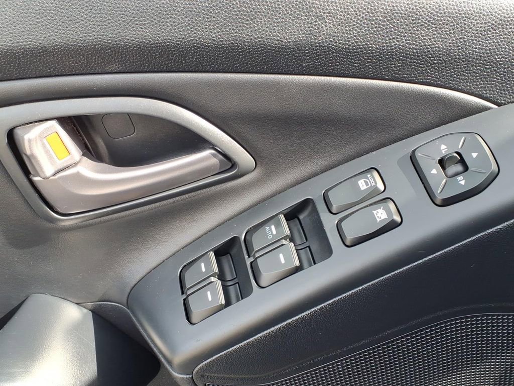 Used 2014 Hyundai Tucson SE image 25