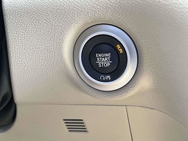 Used 2023 Chrysler Voyager LX image 31