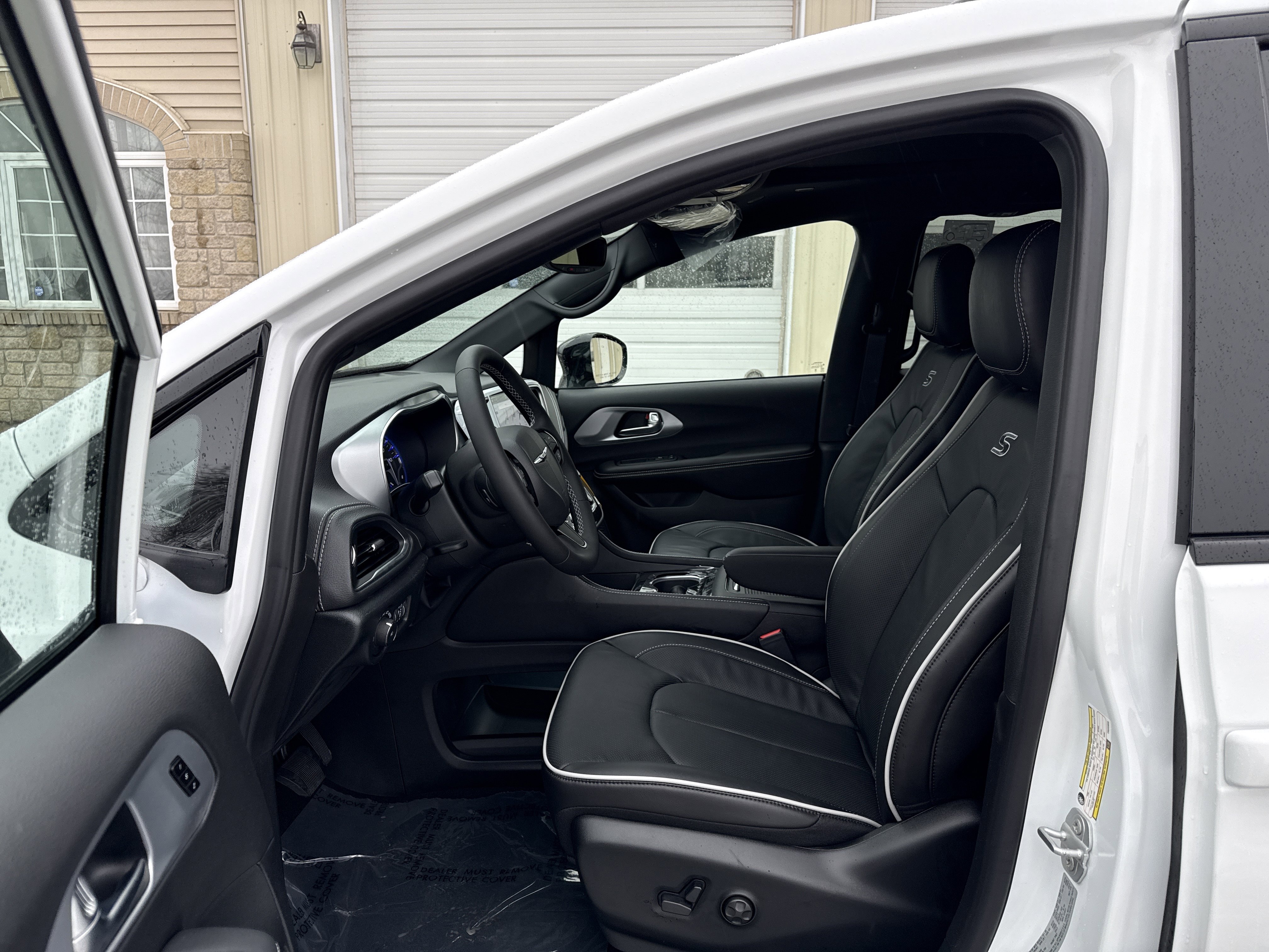 New 2026 Chrysler Pacifica Limited w/ Uconnect Theater Family Group image 16