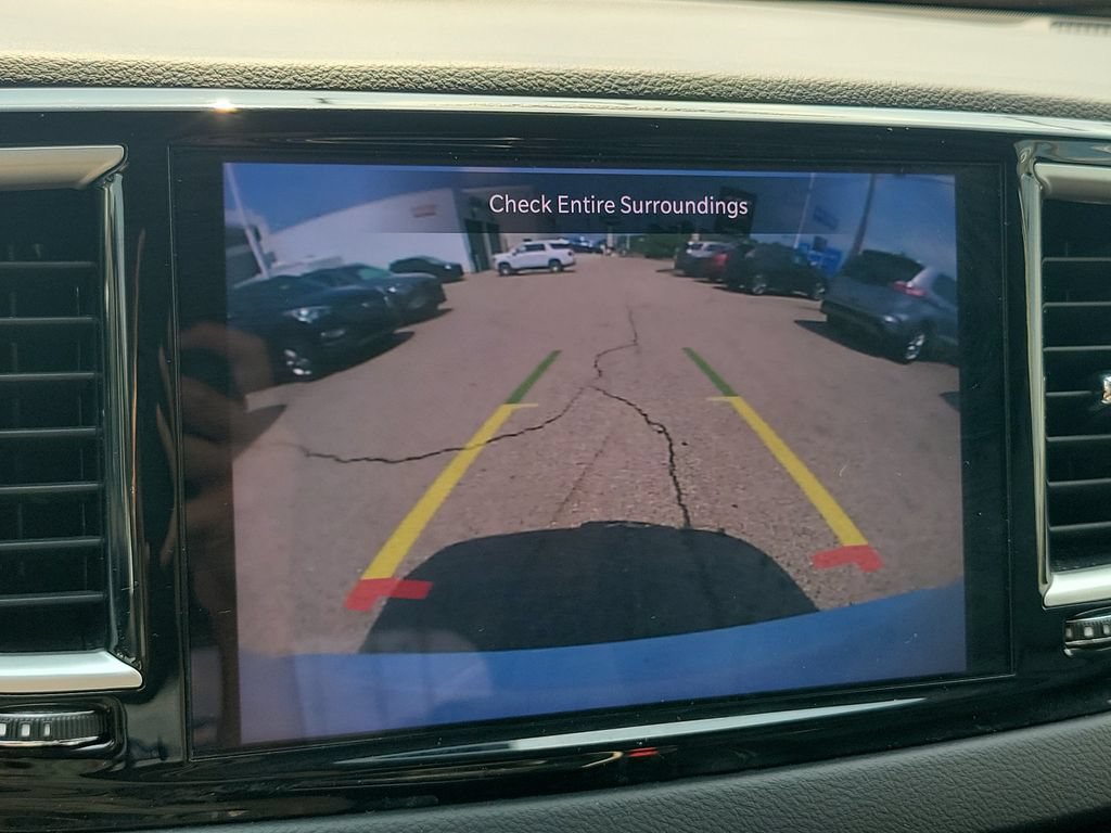 Used 2023 Chrysler Pacifica Touring-L FWD image 28