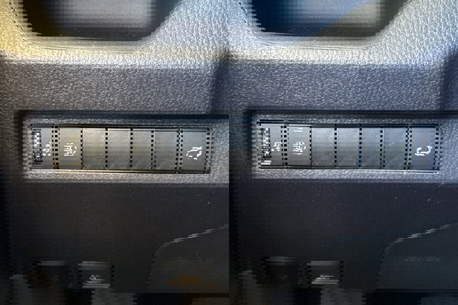 New 2025 Toyota RAV4 XLE image 31