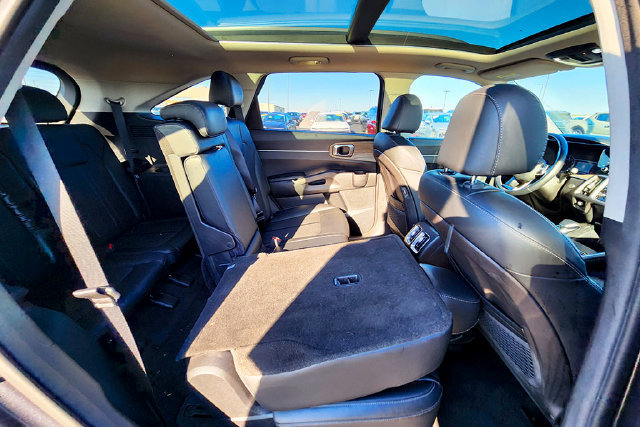 Used 2022 Kia Sorento S w/ Panoramic Sunroof Package AWD/4WD image 28