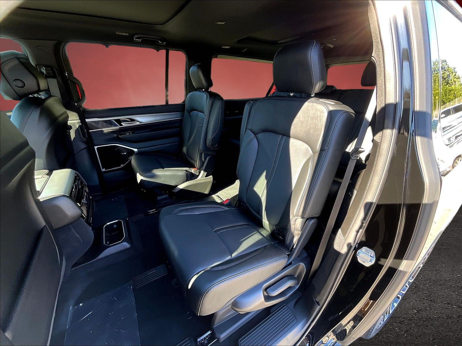 New 2027 Jeep Grand Wagoneer L Overland AWD/4WD image 10