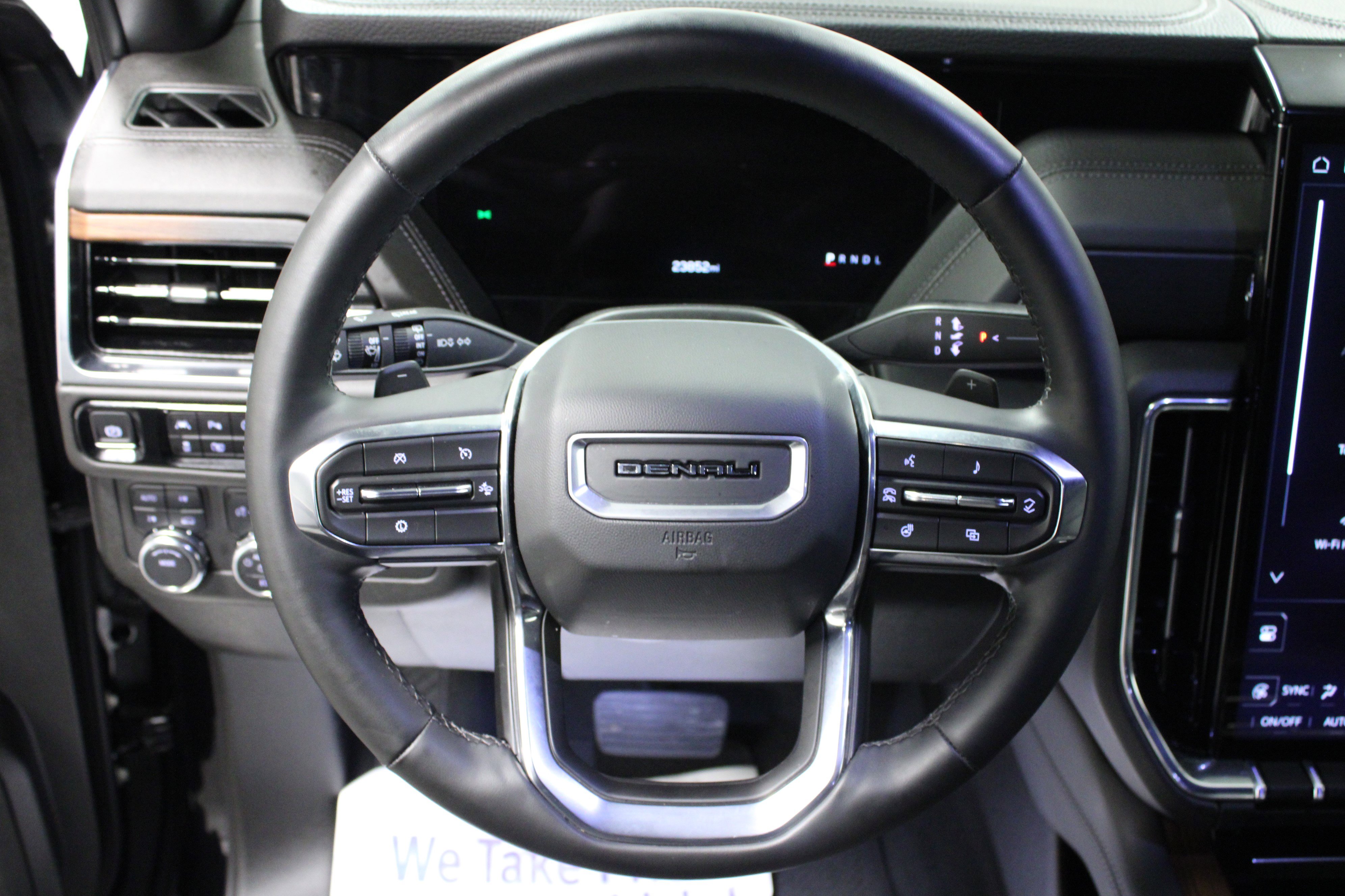 Used 2025 GMC Yukon Denali AWD/4WD image 18
