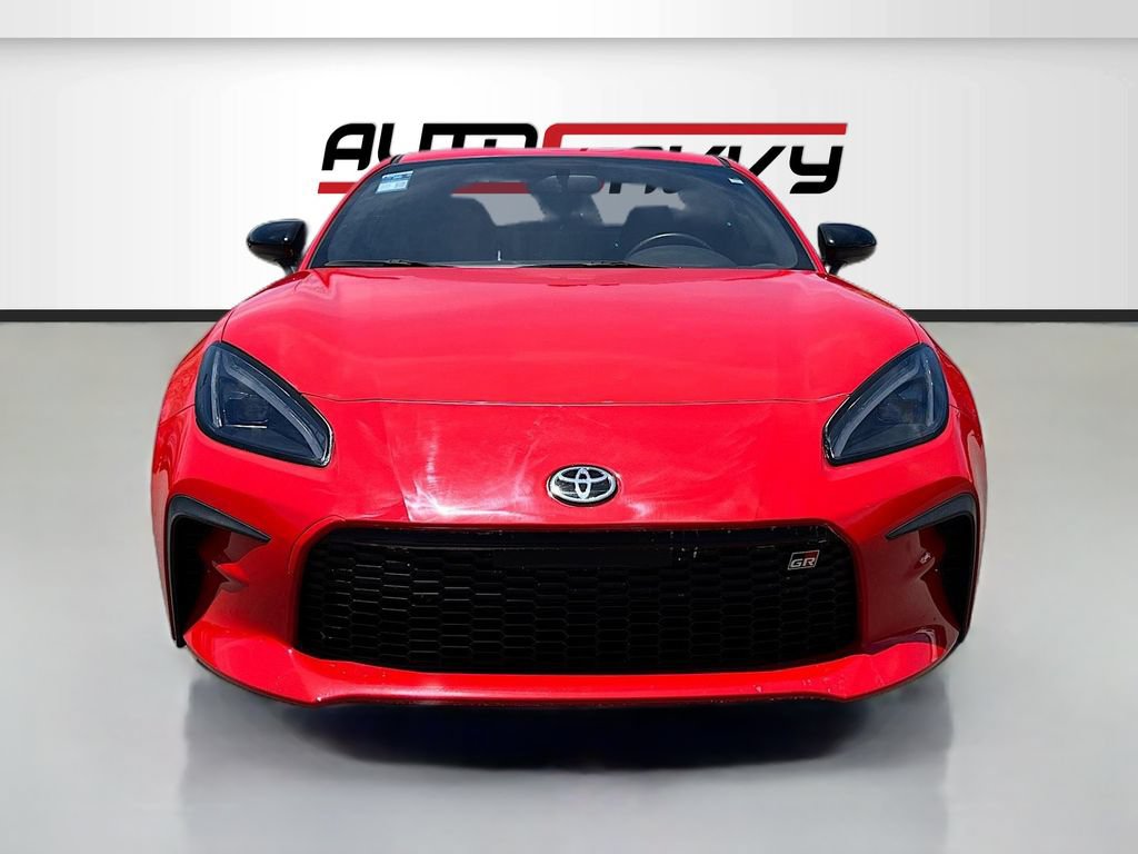 Used 2025 Toyota GR86 w/ ALL Weather Mat Package (TMS) RWD image 2