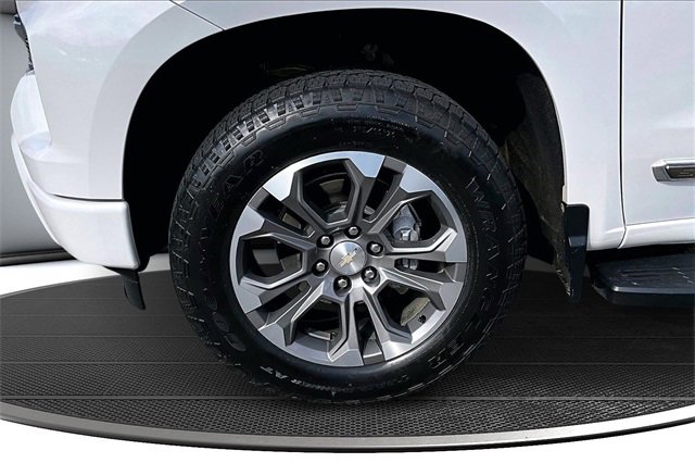 Used 2022 Chevrolet Silverado 1500 High Country w/ Z71 Off-Road Package image 35