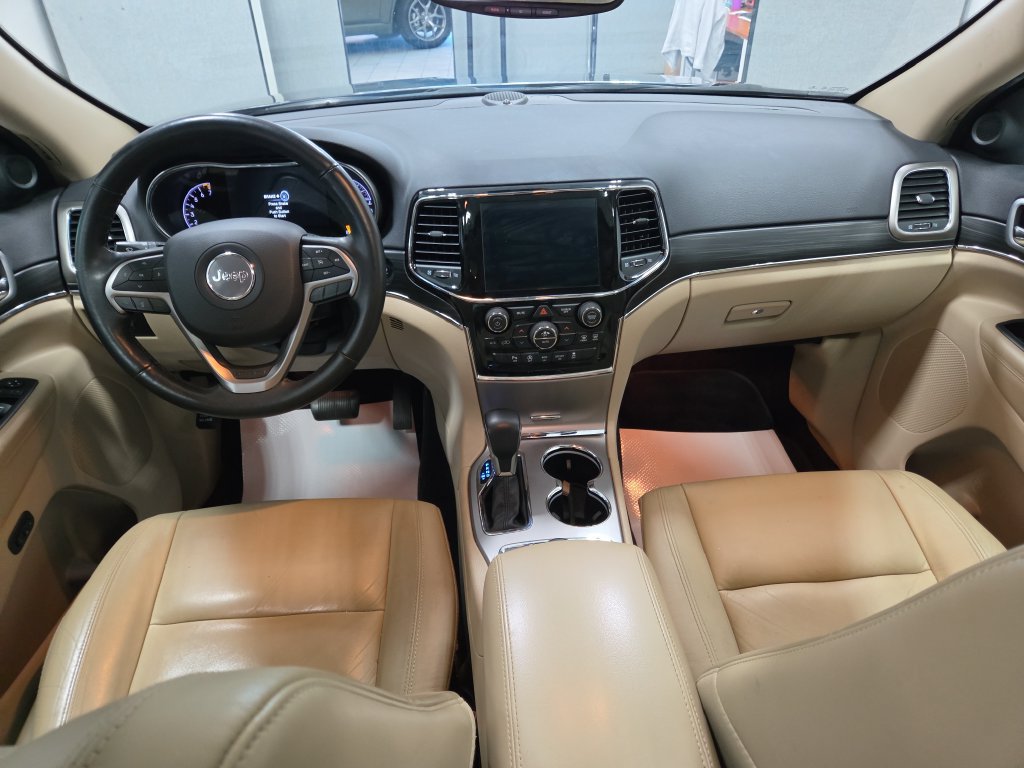 Used 2019 Jeep Grand Cherokee Limited AWD/4WD image 5