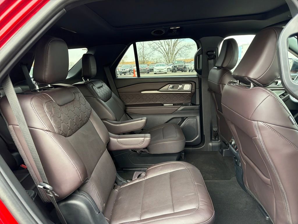 Used 2025 Ford Explorer Platinum w/ Ultimate Package image 28