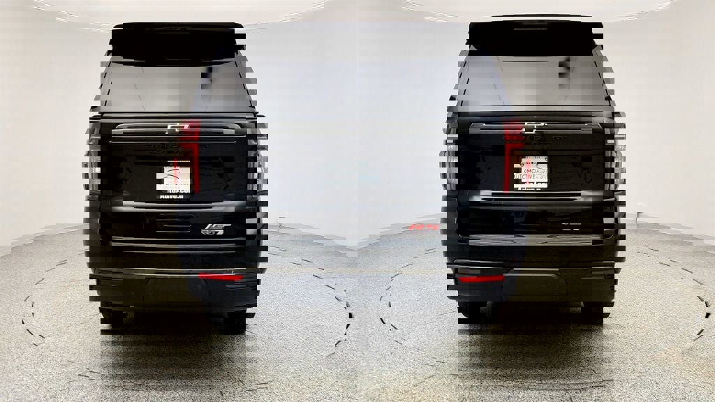 Used 2021 Chevrolet Suburban RST w/ Luxury Package image 6