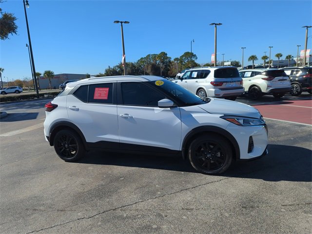 Used 2024 Nissan Kicks SV image 2