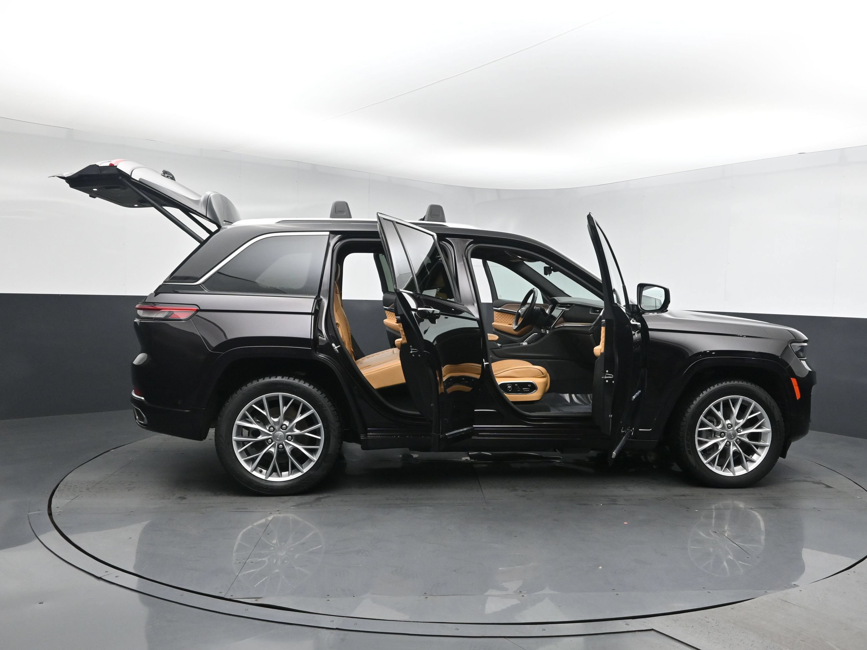 Used 2022 Jeep Grand Cherokee Summit w/ Advanced Protech Group IV AWD/4WD image 30