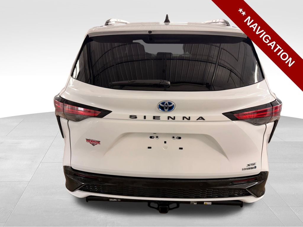 Used 2023 Toyota Sienna XSE image 4