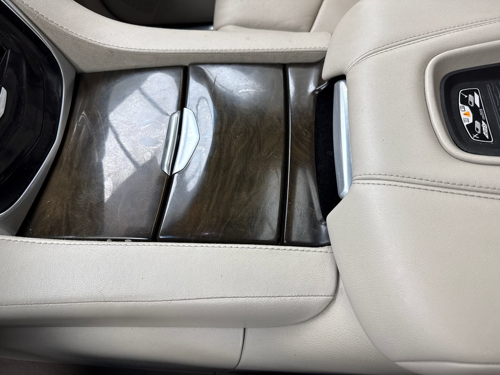Used 2018 Cadillac Escalade Luxury RWD image 31