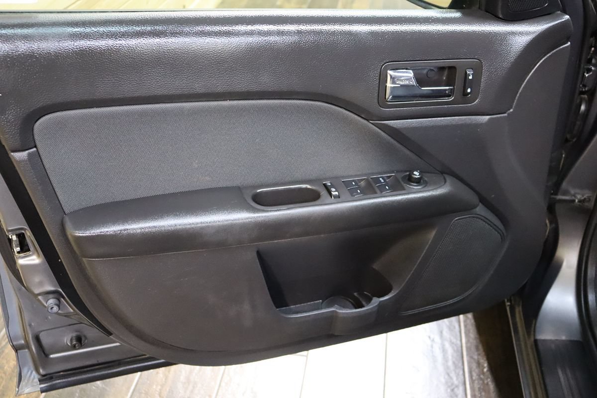 Used 2011 Ford Fusion SE w/ 201A Rapid Spec Order Code FWD image 24