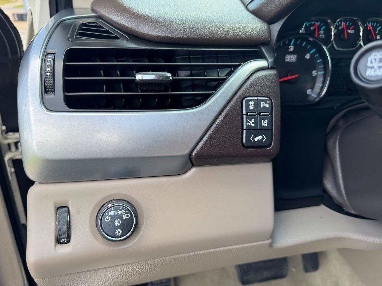 Used 2015 Chevrolet Tahoe LTZ RWD image 33