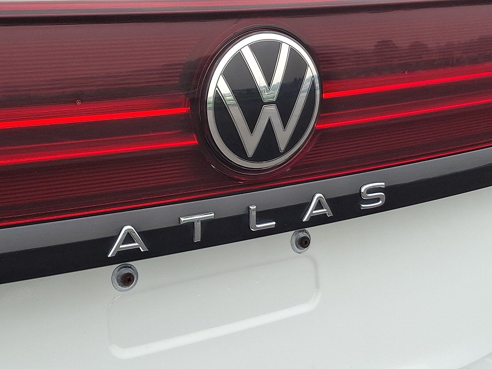 Used 2024 Volkswagen Atlas Peak Edition SE AWD/4WD image 32