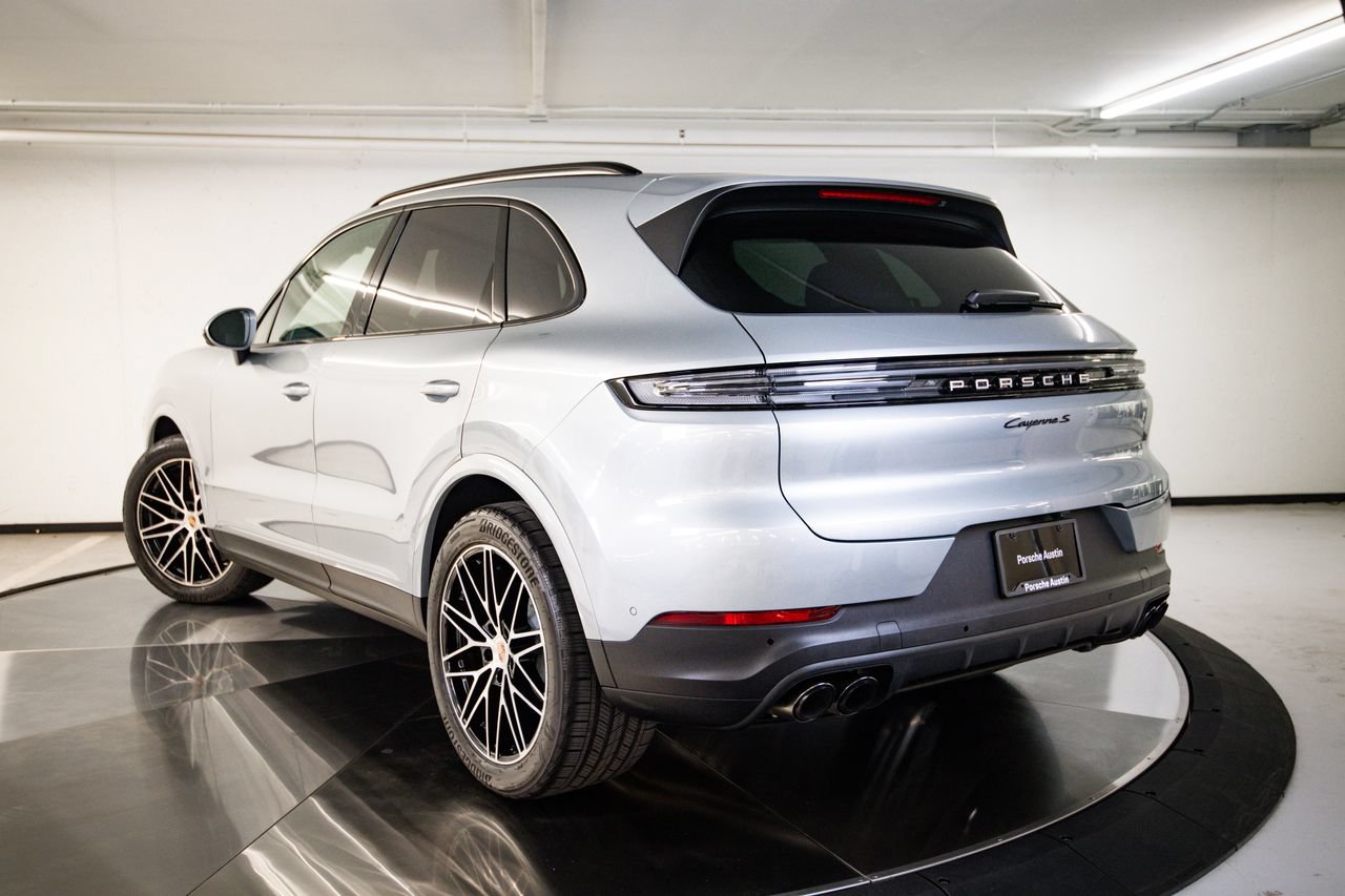 Certified 2026 Porsche Cayenne S AWD/4WD image 3