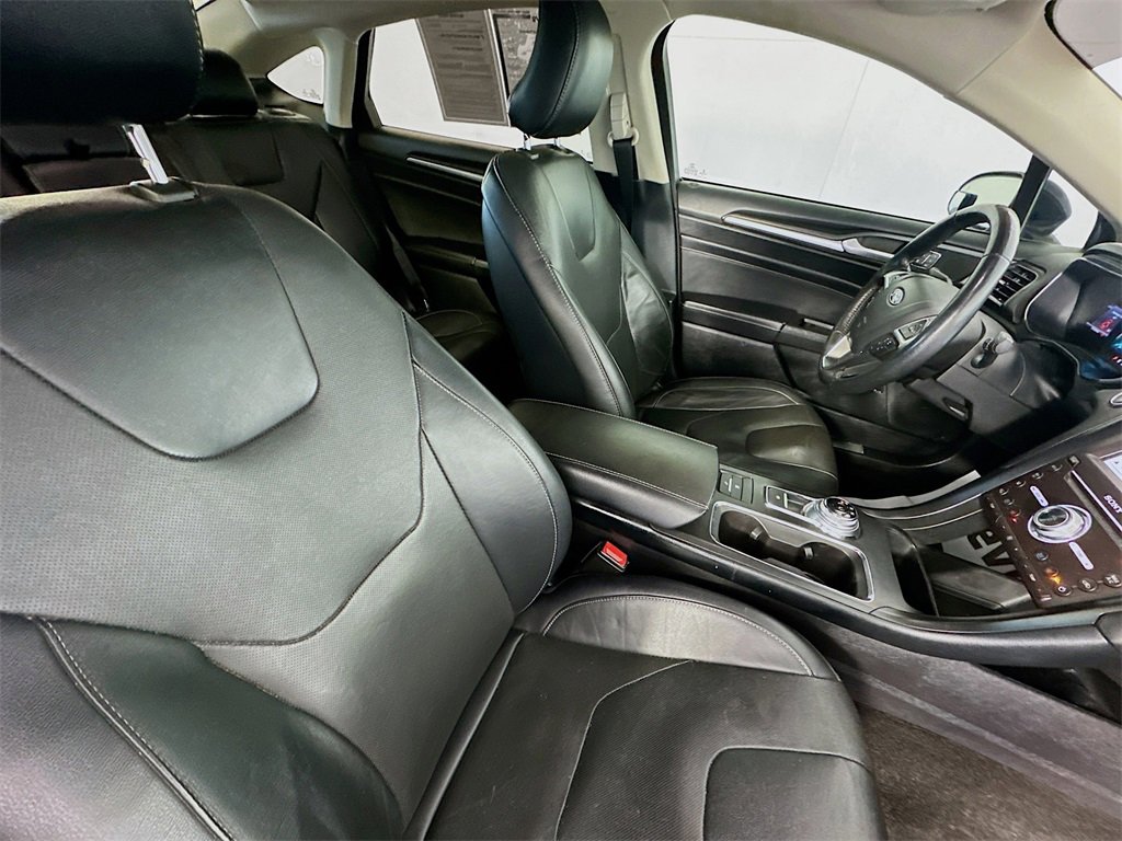Used 2019 Ford Fusion Titanium image 28