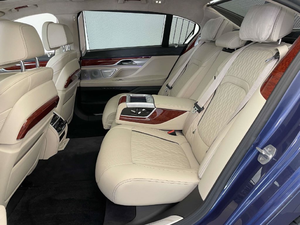 Used 2020 BMW ALPINA B7 xDrive w/ Luxury Rear Seating Package AWD/4WD image 17