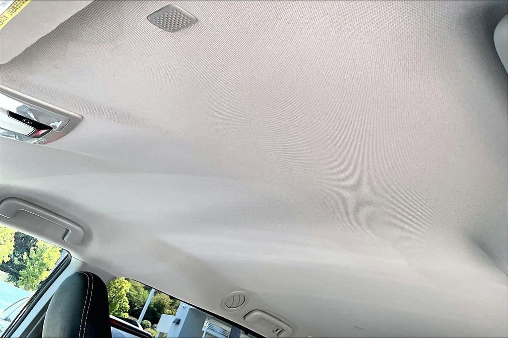 Used 2019 Toyota Sienna SE FWD image 12