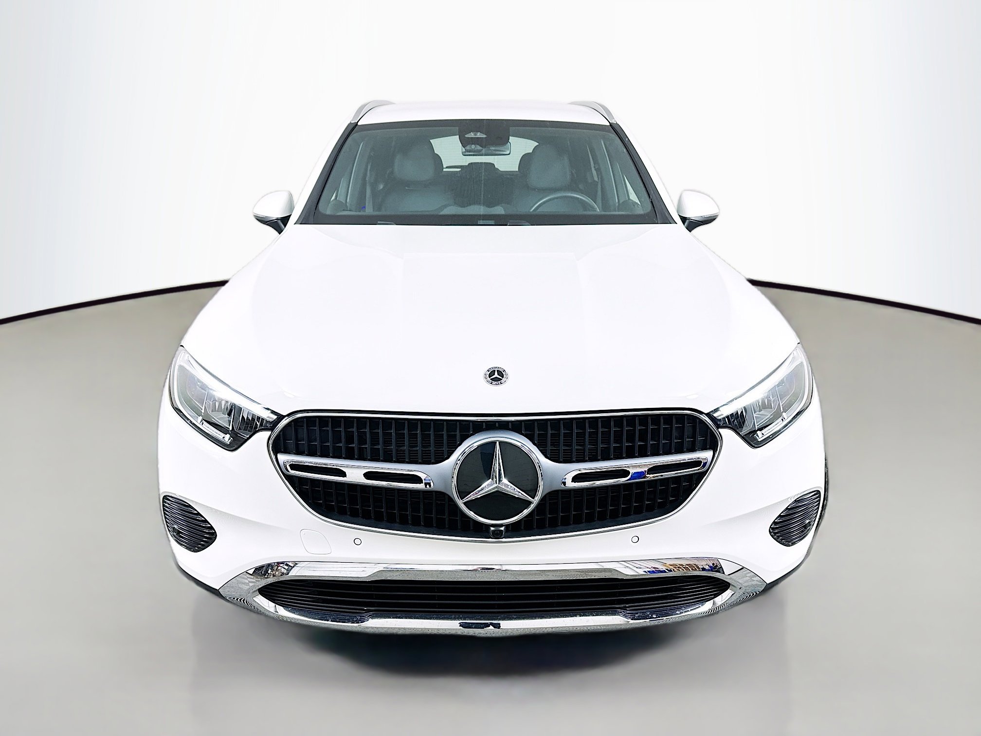 Used 2025 Mercedes-Benz GLC 300 4MATIC image 2
