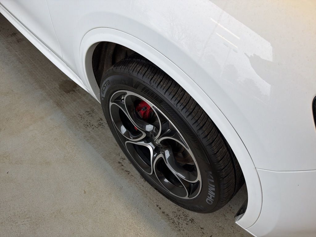 Used 2023 Alfa Romeo Stelvio Veloce image 40