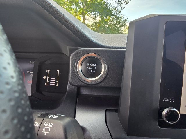Used 2025 Toyota 4Runner SR5 AWD/4WD image 23