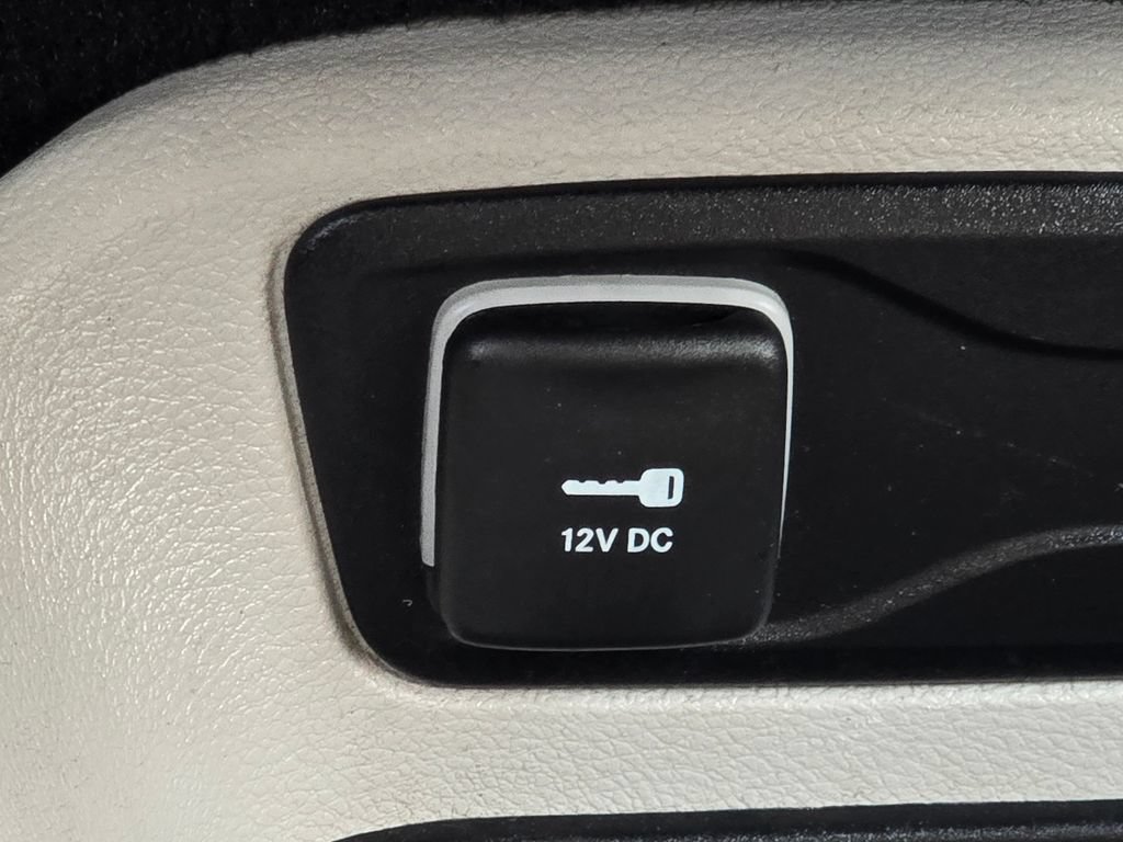 Used 2023 Chrysler Pacifica Touring-L FWD image 26