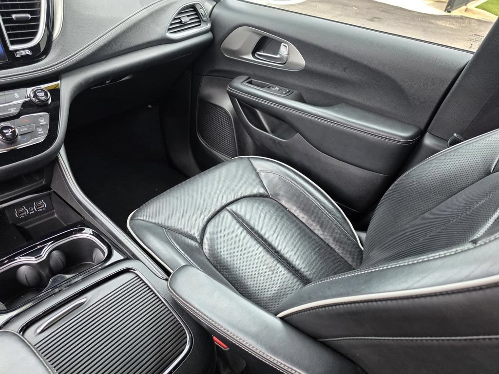 Used 2021 Chrysler Pacifica Limited w/ S Appearance Package FWD image 28