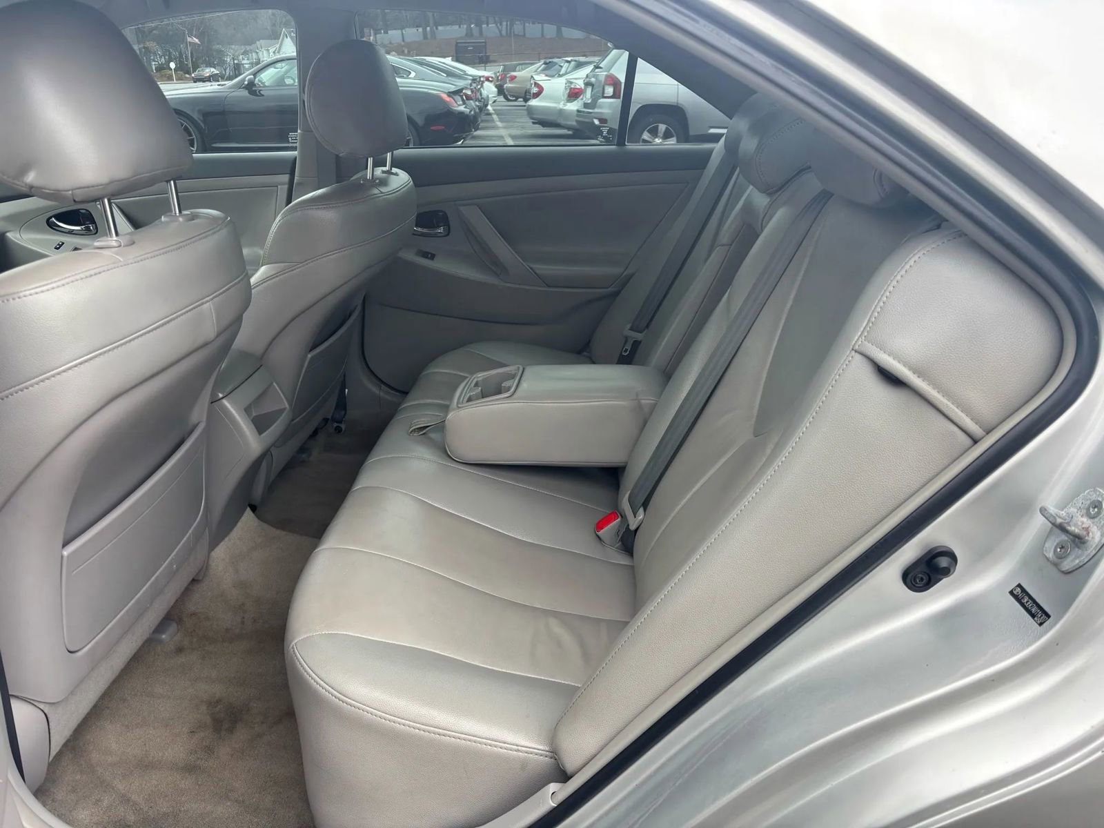 Used 2010 Toyota Camry LE image 8