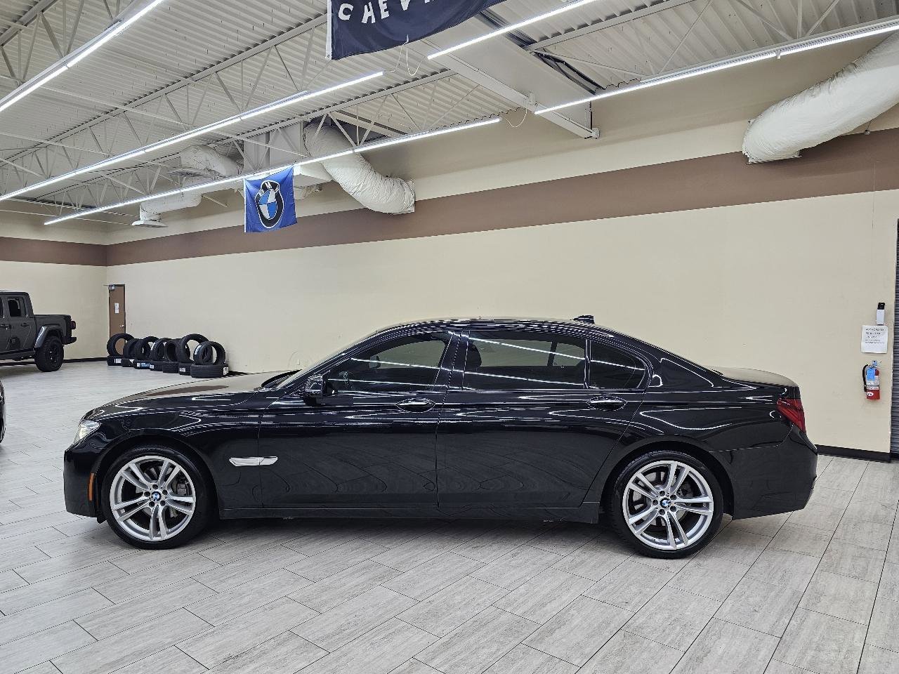 Used 2015 BMW 740Li image 9