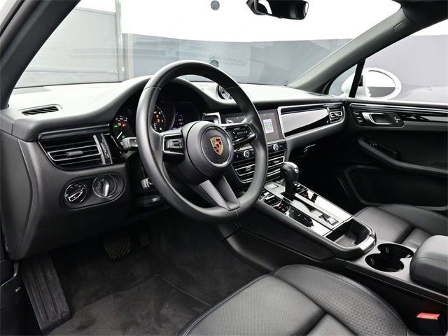 Used 2025 Porsche Macan image 4